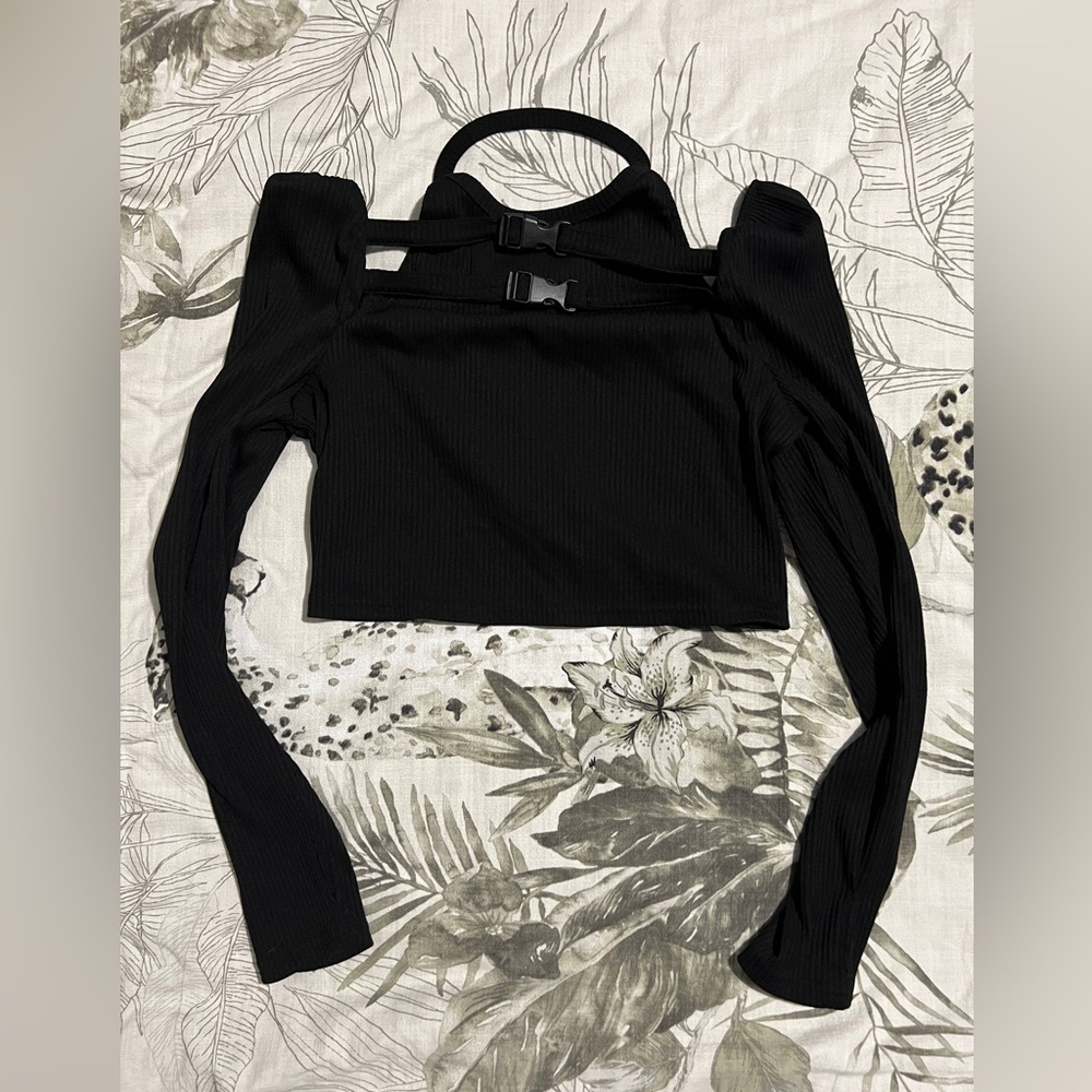 NWOT Cider Long Sleeve Buckle Crop Top - Picture 2 of 3